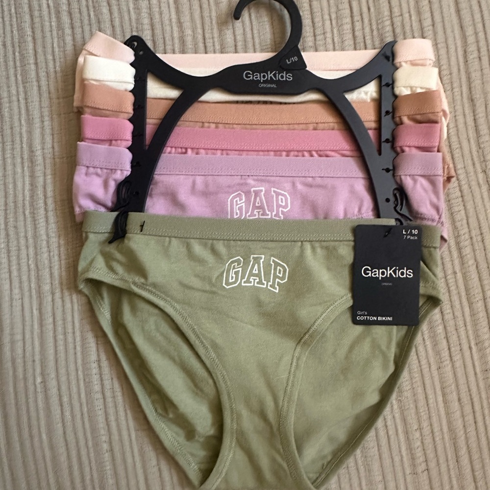 GAP- Kids/ Green and Pink Underwear Accessories